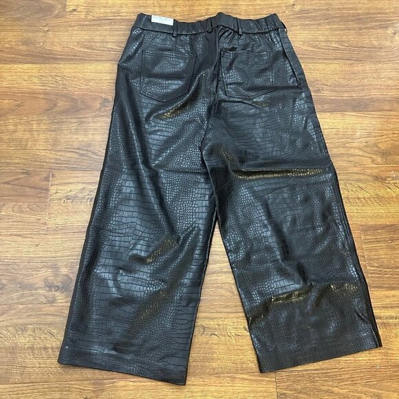 Chicos Faux Crocodile Wide Leg Crops 2.5 - Picture 2 of 9